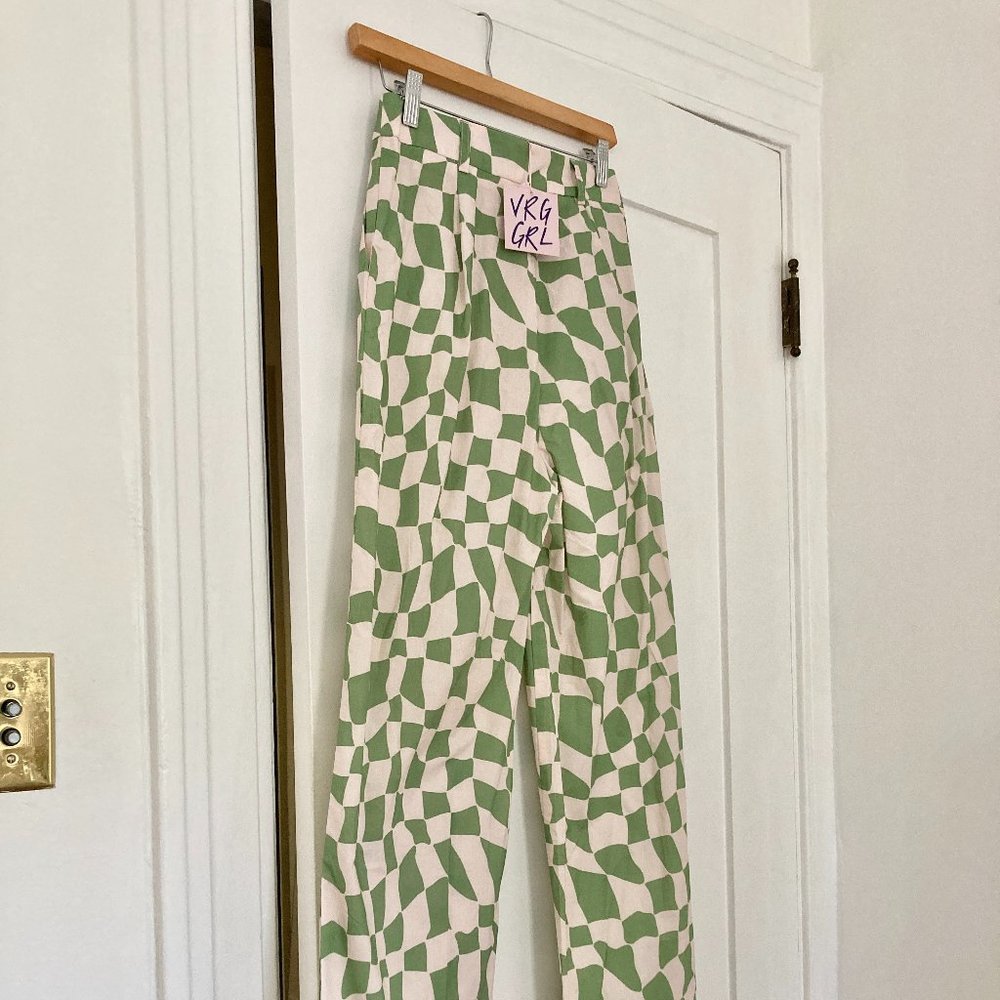 VRG GRL Verge girl N.Y. heat check pants green size 8 (US size 4 or S) NWT